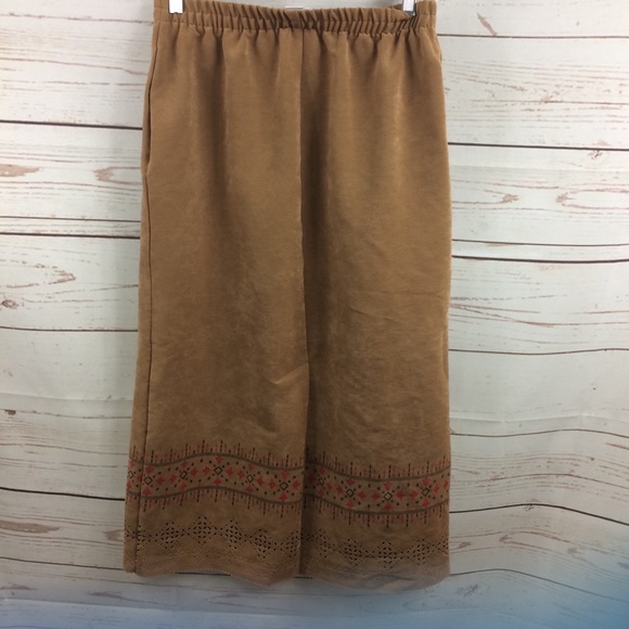 Ladies Susan Graver Camel Aztec print Set - Picture 4 of 8